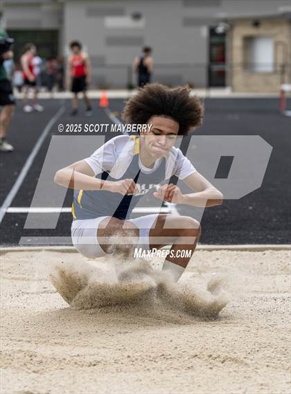 Thumbnail 2 in GCC Track & Field Championships (Day 1) photogallery.