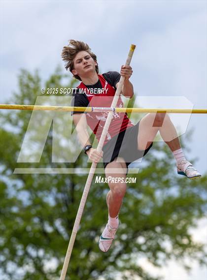 Thumbnail 2 in GCC Track & Field Championships (Day 1) photogallery.