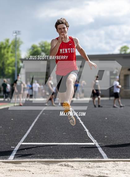 Thumbnail 2 in GCC Track & Field Championships (Day 1) photogallery.