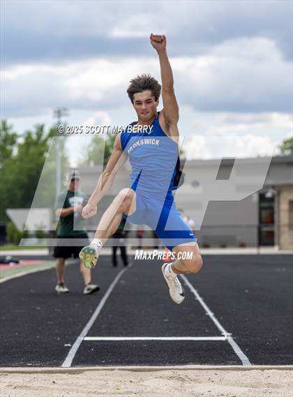 Thumbnail 1 in GCC Track & Field Championships (Day 1) photogallery.