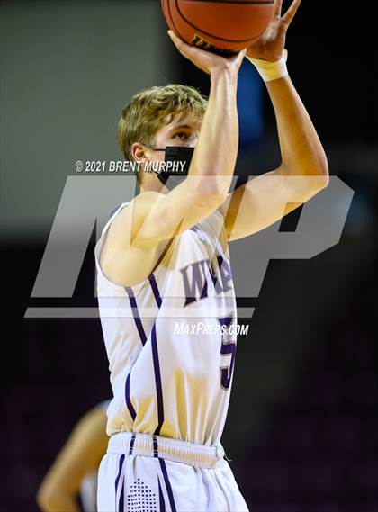 Thumbnail 2 in Limon vs. Wray (CHSAA 2A State Final) photogallery.