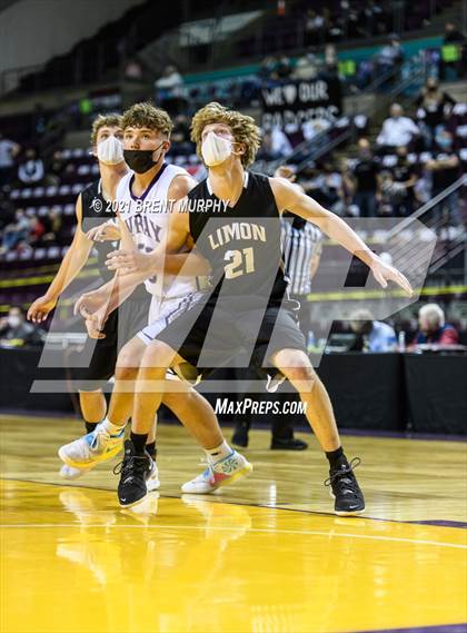 Thumbnail 3 in Limon vs. Wray (CHSAA 2A State Final) photogallery.