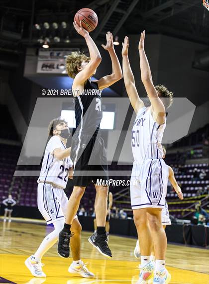 Thumbnail 3 in Limon vs. Wray (CHSAA 2A State Final) photogallery.