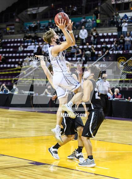 Thumbnail 2 in Limon vs. Wray (CHSAA 2A State Final) photogallery.