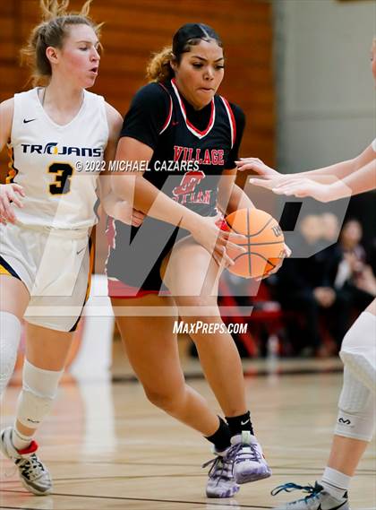 Thumbnail 1 in Village Christian vs. Oak Ridge (So Cal Prep Classic San Diego) photogallery.