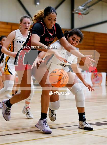 Thumbnail 2 in Village Christian vs. Oak Ridge (So Cal Prep Classic San Diego) photogallery.