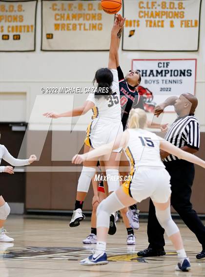Thumbnail 2 in Village Christian vs. Oak Ridge (So Cal Prep Classic San Diego) photogallery.
