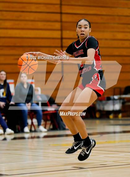 Thumbnail 1 in Village Christian vs. Oak Ridge (So Cal Prep Classic San Diego) photogallery.