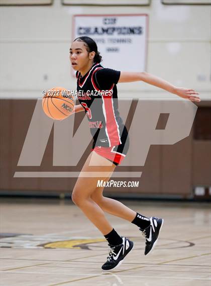 Thumbnail 1 in Village Christian vs. Oak Ridge (So Cal Prep Classic San Diego) photogallery.