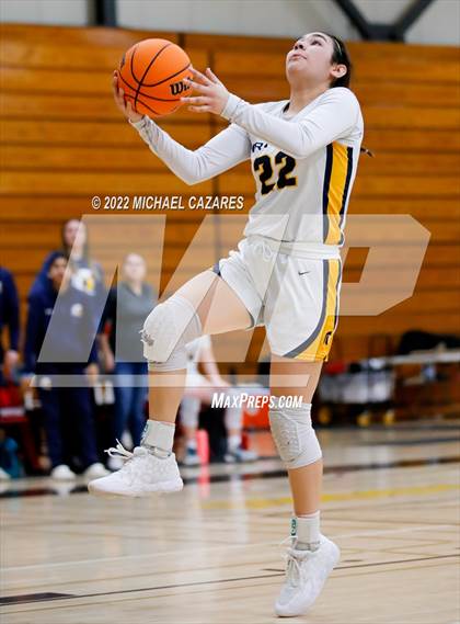 Thumbnail 2 in Village Christian vs. Oak Ridge (So Cal Prep Classic San Diego) photogallery.