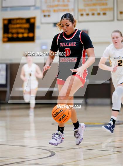 Thumbnail 3 in Village Christian vs. Oak Ridge (So Cal Prep Classic San Diego) photogallery.