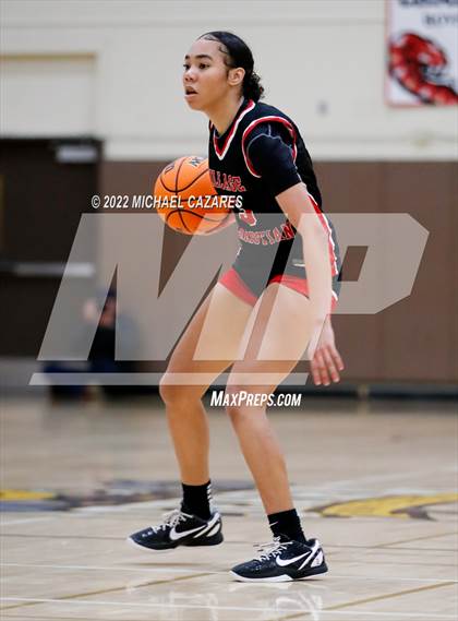 Thumbnail 3 in Village Christian vs. Oak Ridge (So Cal Prep Classic San Diego) photogallery.
