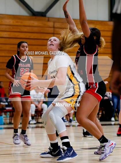 Thumbnail 2 in Village Christian vs. Oak Ridge (So Cal Prep Classic San Diego) photogallery.