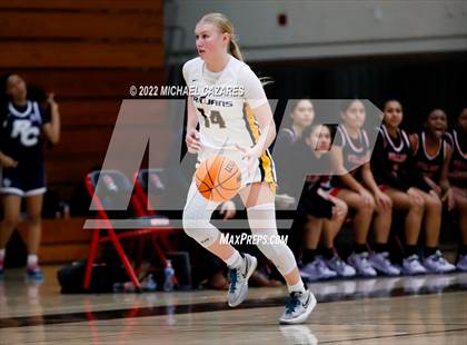 Thumbnail 2 in Village Christian vs. Oak Ridge (So Cal Prep Classic San Diego) photogallery.