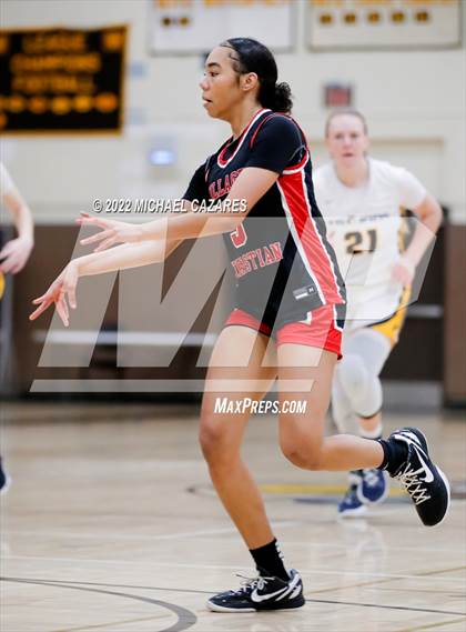 Thumbnail 1 in Village Christian vs. Oak Ridge (So Cal Prep Classic San Diego) photogallery.
