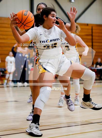 Thumbnail 1 in Village Christian vs. Oak Ridge (So Cal Prep Classic San Diego) photogallery.