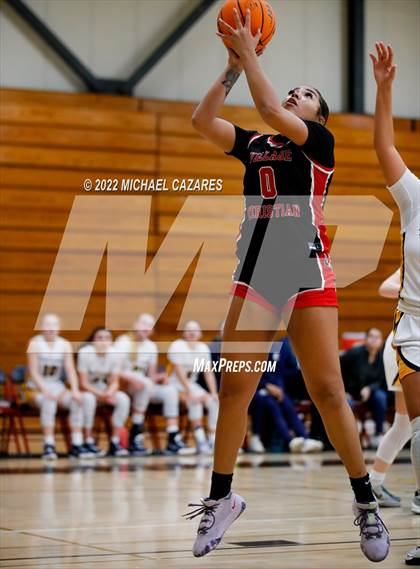 Thumbnail 3 in Village Christian vs. Oak Ridge (So Cal Prep Classic San Diego) photogallery.