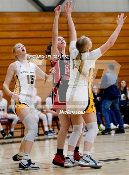 Thumbnail 1 in Village Christian vs. Oak Ridge (So Cal Prep Classic San Diego) photogallery.