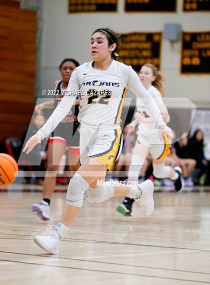 Thumbnail 2 in Village Christian vs. Oak Ridge (So Cal Prep Classic San Diego) photogallery.