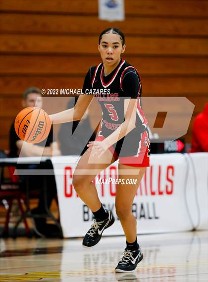 Thumbnail 1 in Village Christian vs. Oak Ridge (So Cal Prep Classic San Diego) photogallery.