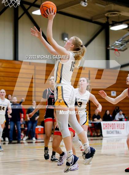 Thumbnail 2 in Village Christian vs. Oak Ridge (So Cal Prep Classic San Diego) photogallery.