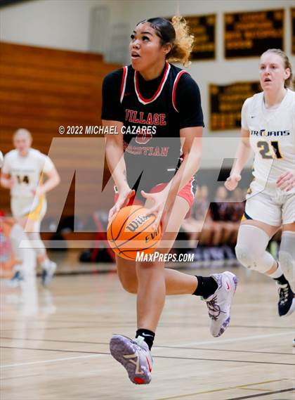 Thumbnail 2 in Village Christian vs. Oak Ridge (So Cal Prep Classic San Diego) photogallery.
