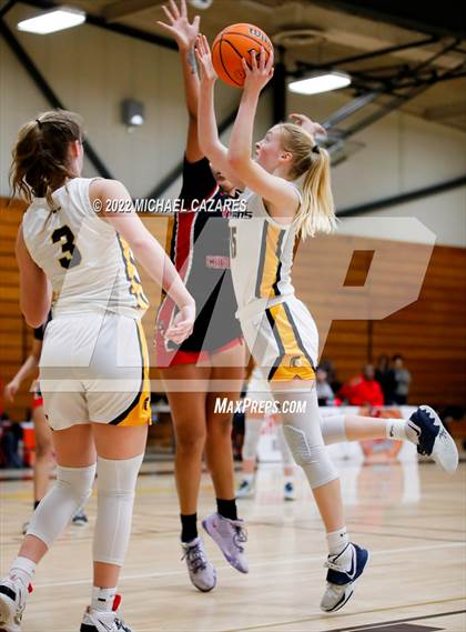 Thumbnail 2 in Village Christian vs. Oak Ridge (So Cal Prep Classic San Diego) photogallery.