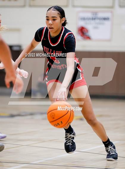Thumbnail 2 in Village Christian vs. Oak Ridge (So Cal Prep Classic San Diego) photogallery.