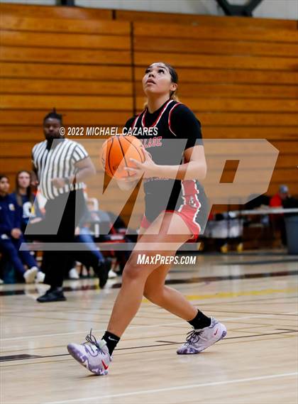 Thumbnail 2 in Village Christian vs. Oak Ridge (So Cal Prep Classic San Diego) photogallery.