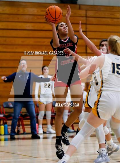 Thumbnail 1 in Village Christian vs. Oak Ridge (So Cal Prep Classic San Diego) photogallery.