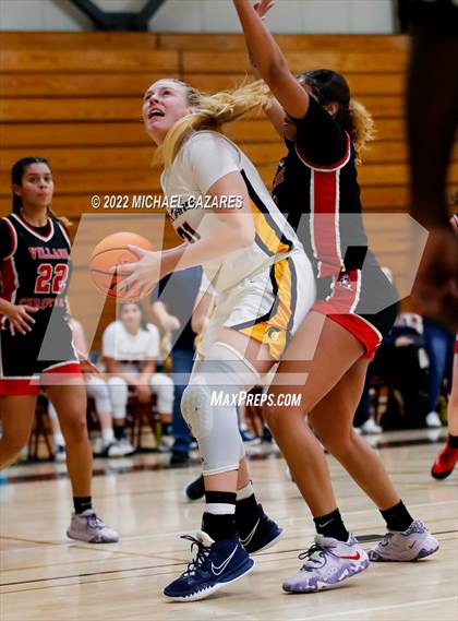 Thumbnail 3 in Village Christian vs. Oak Ridge (So Cal Prep Classic San Diego) photogallery.