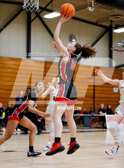 Thumbnail 3 in Village Christian vs. Oak Ridge (So Cal Prep Classic San Diego) photogallery.