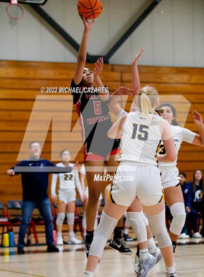 Thumbnail 3 in Village Christian vs. Oak Ridge (So Cal Prep Classic San Diego) photogallery.