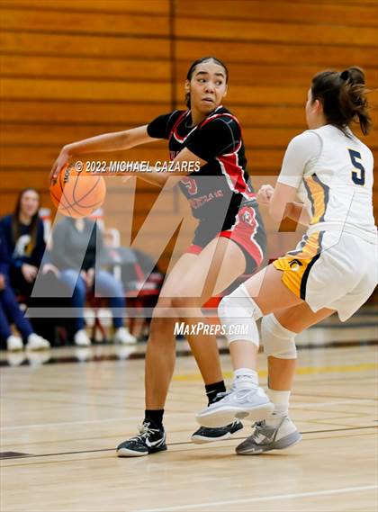 Thumbnail 2 in Village Christian vs. Oak Ridge (So Cal Prep Classic San Diego) photogallery.