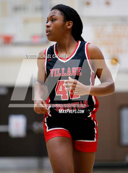 Thumbnail 2 in Village Christian vs. Oak Ridge (So Cal Prep Classic San Diego) photogallery.