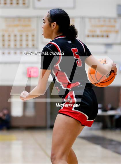Thumbnail 1 in Village Christian vs. Oak Ridge (So Cal Prep Classic San Diego) photogallery.
