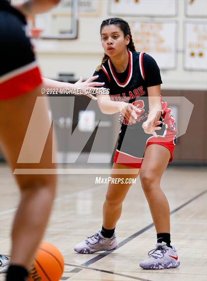 Thumbnail 2 in Village Christian vs. Oak Ridge (So Cal Prep Classic San Diego) photogallery.
