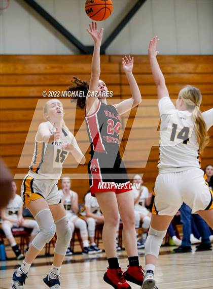 Thumbnail 2 in Village Christian vs. Oak Ridge (So Cal Prep Classic San Diego) photogallery.