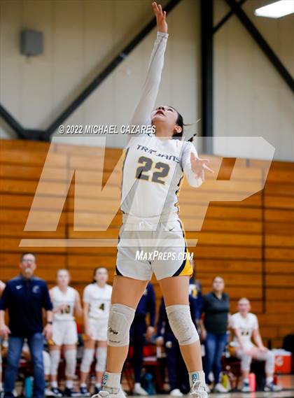 Thumbnail 3 in Village Christian vs. Oak Ridge (So Cal Prep Classic San Diego) photogallery.