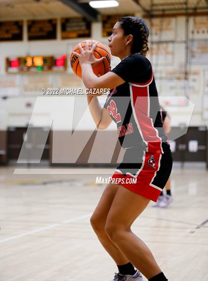 Thumbnail 3 in Village Christian vs. Oak Ridge (So Cal Prep Classic San Diego) photogallery.