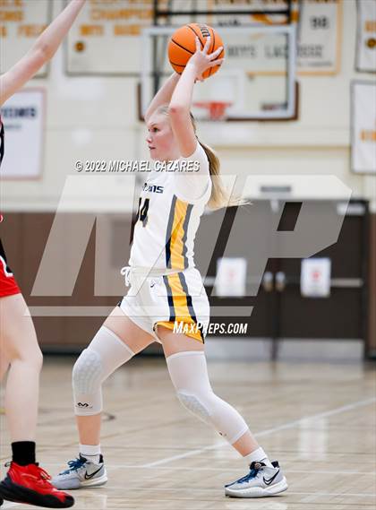 Thumbnail 2 in Village Christian vs. Oak Ridge (So Cal Prep Classic San Diego) photogallery.