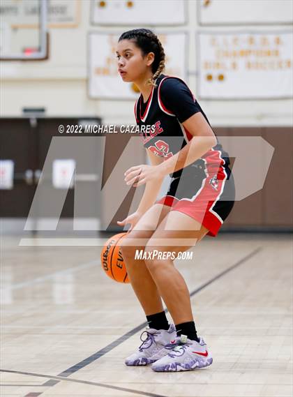 Thumbnail 3 in Village Christian vs. Oak Ridge (So Cal Prep Classic San Diego) photogallery.