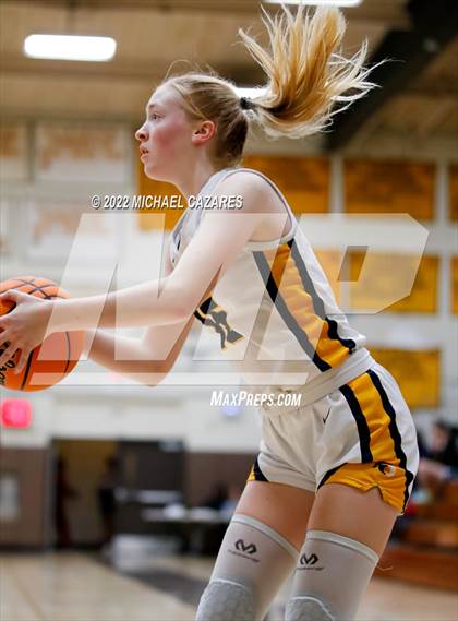 Thumbnail 2 in Village Christian vs. Oak Ridge (So Cal Prep Classic San Diego) photogallery.