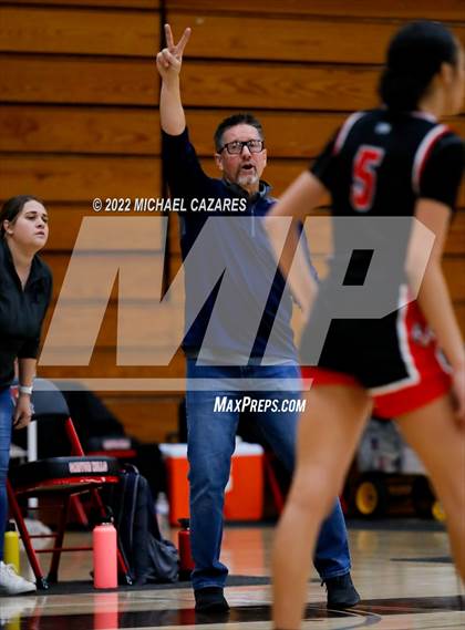 Thumbnail 1 in Village Christian vs. Oak Ridge (So Cal Prep Classic San Diego) photogallery.
