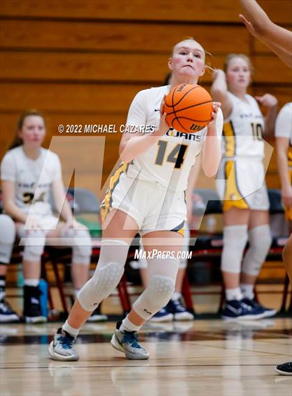 Thumbnail 3 in Village Christian vs. Oak Ridge (So Cal Prep Classic San Diego) photogallery.