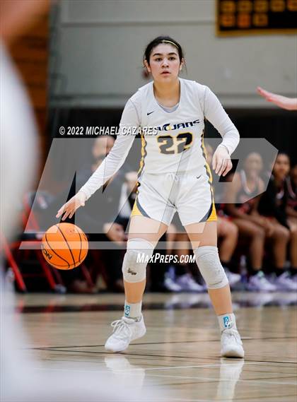 Thumbnail 3 in Village Christian vs. Oak Ridge (So Cal Prep Classic San Diego) photogallery.
