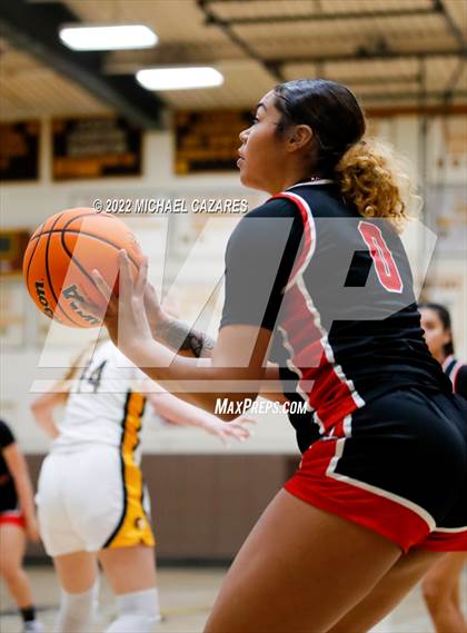 Thumbnail 1 in Village Christian vs. Oak Ridge (So Cal Prep Classic San Diego) photogallery.