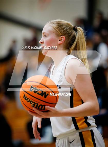 Thumbnail 3 in Village Christian vs. Oak Ridge (So Cal Prep Classic San Diego) photogallery.