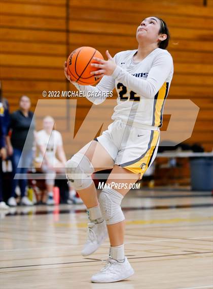 Thumbnail 3 in Village Christian vs. Oak Ridge (So Cal Prep Classic San Diego) photogallery.