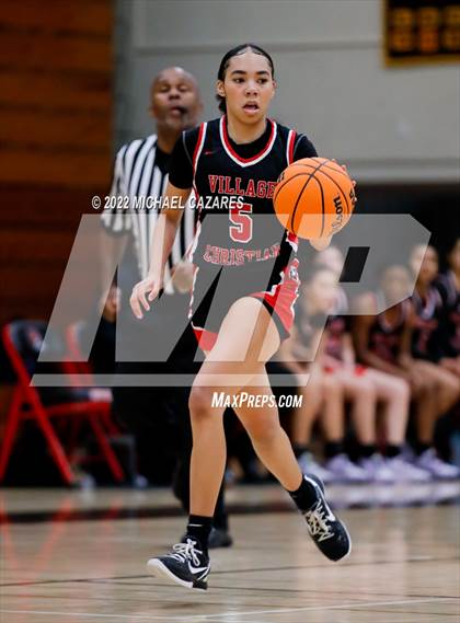 Thumbnail 2 in Village Christian vs. Oak Ridge (So Cal Prep Classic San Diego) photogallery.